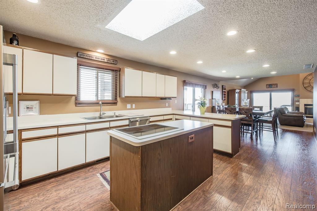 4830 SHERWELL Drive, Waterford, MI 48327 — Photo 8