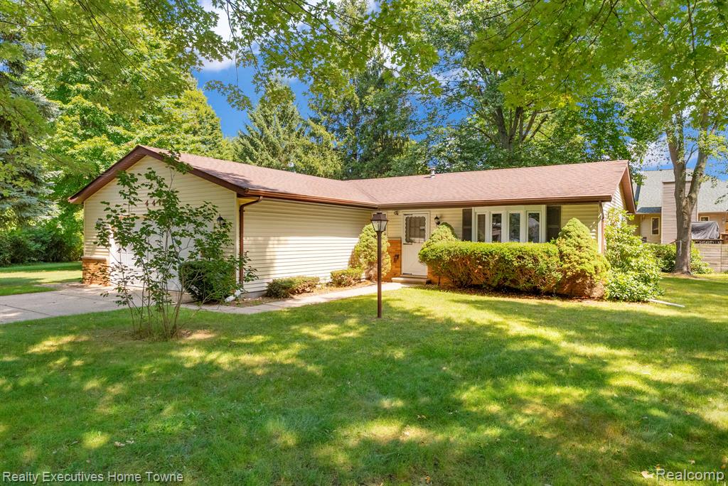 4415 Cambridge Drive, Port Huron, MI 48060 — front exterior