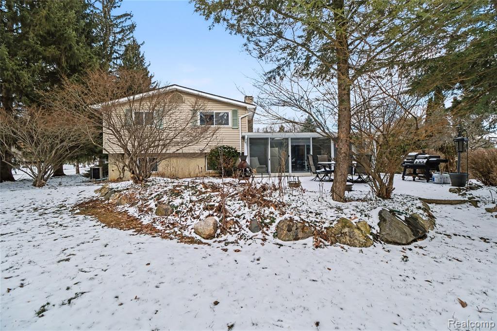 5597 Leafwood Drive, Commerce Twp, MI 48382 — Photo 26