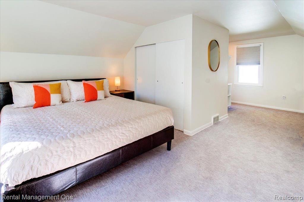 710 E 12 MILE Road, Royal Oak, MI 48073 — Photo 24