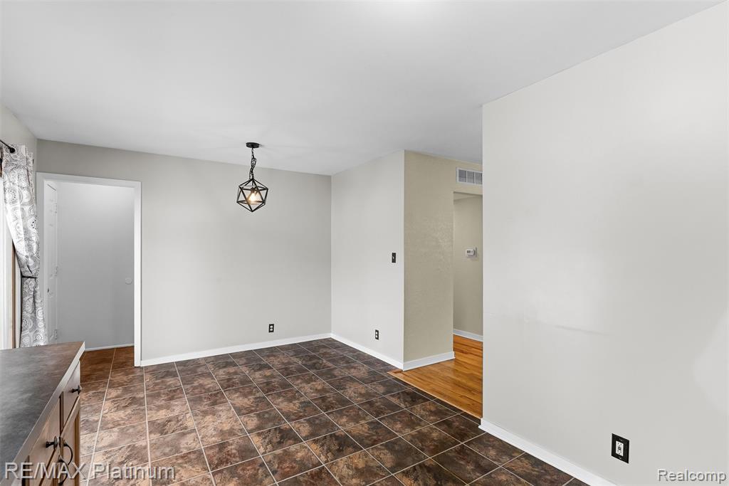 5354 Don Shenk Drive, Swartz Creek, MI 48473 — Photo 19