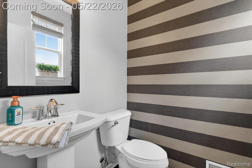 238 Center Boulevard, Wixom, MI 48393 — Photo 16