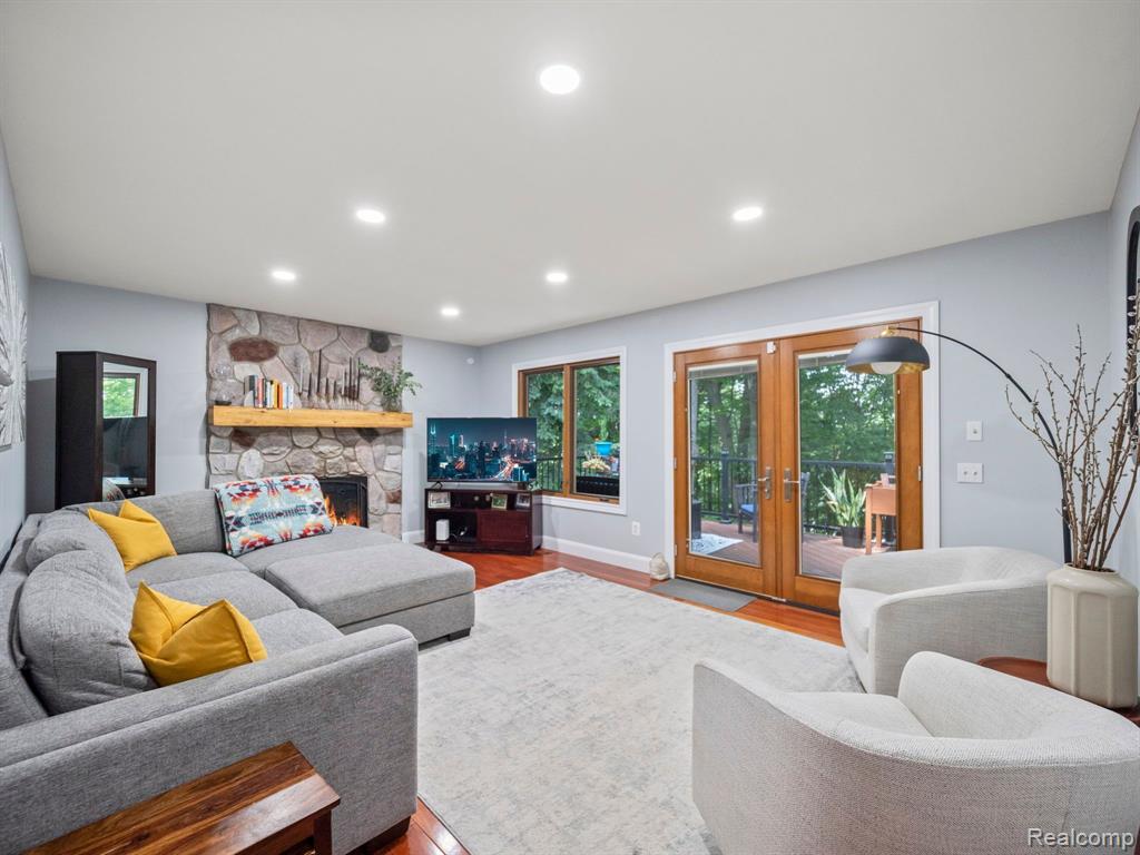 7861 LAKE CREST Drive, Ypsilanti, MI 48197 — Photo 16