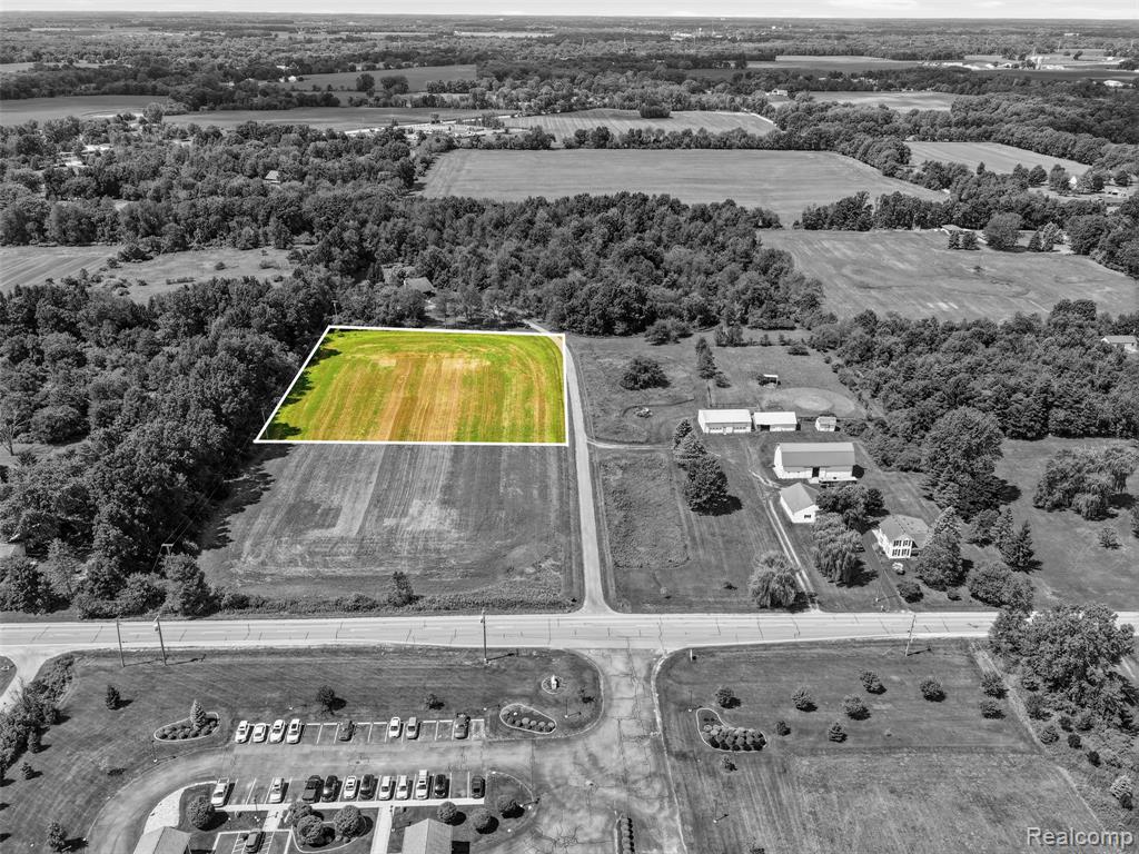 2713 N Burkhart Road, Howell, MI 48855