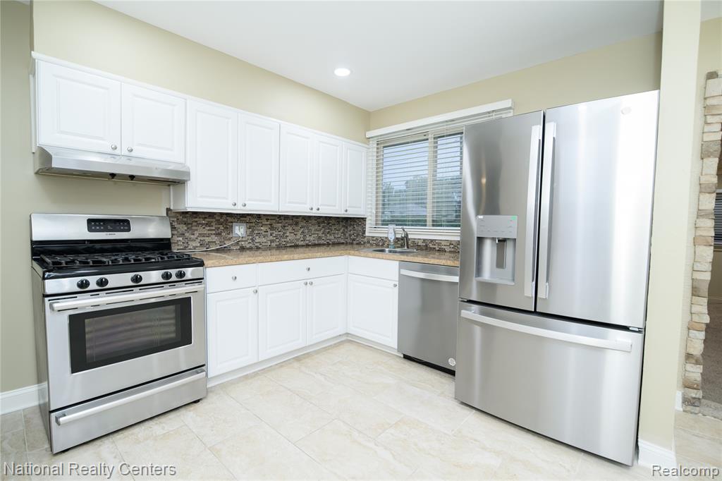 47337 Winthrop Street, Shelby Twp, MI 48317 — Photo 6