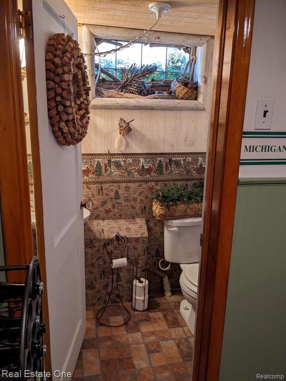 921 MAYBURN Street, Dearborn, MI 48128 — Photo 30