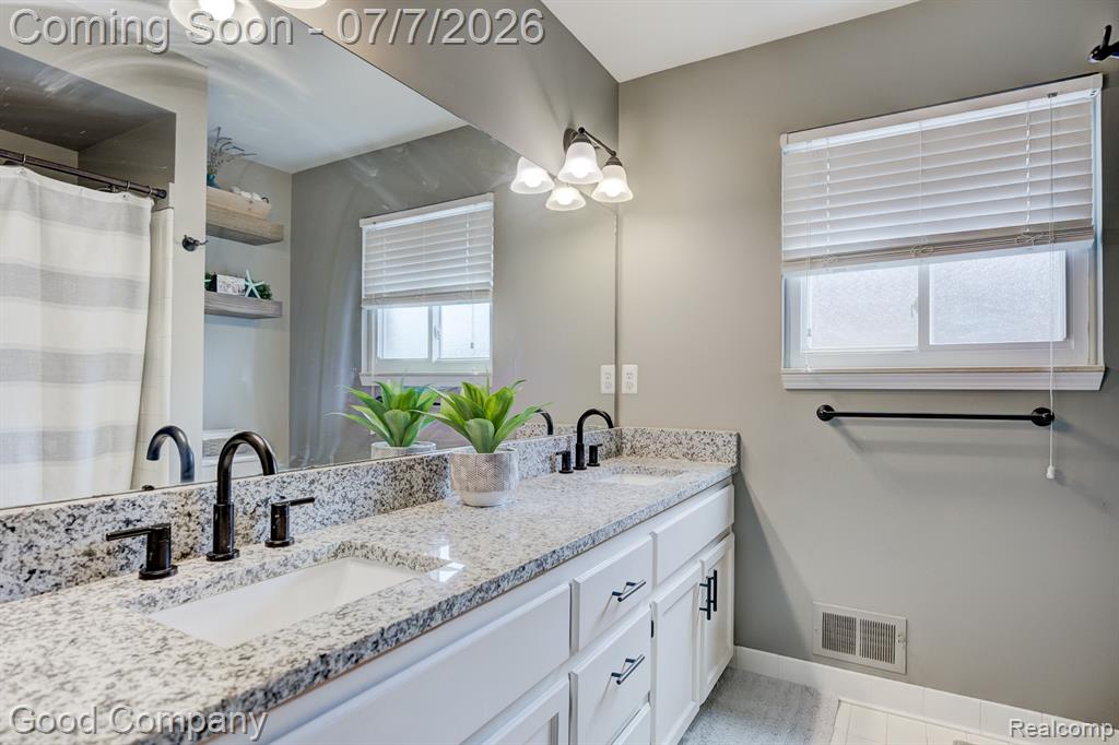 49877 Maurice Drive, Chesterfield, MI 48047 — Photo 38