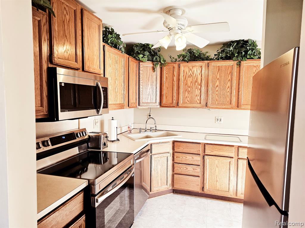 40703 Newport Dr, 249, Plymouth, MI 48170 — Photo 8