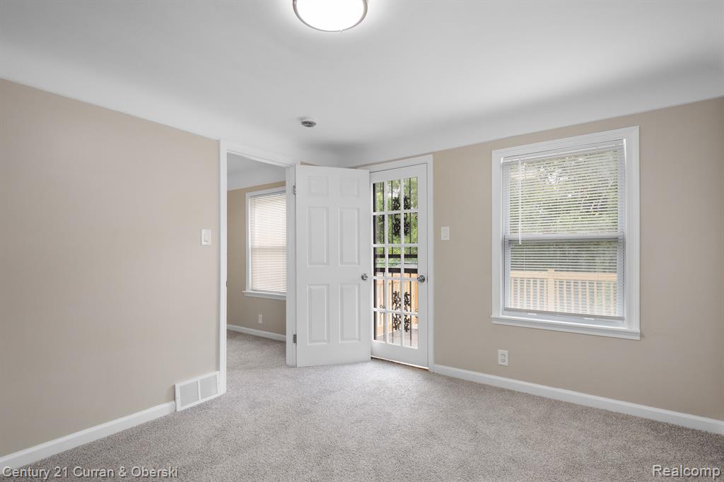 8771 E OUTER Drive, Detroit, MI 48213 — Photo 21