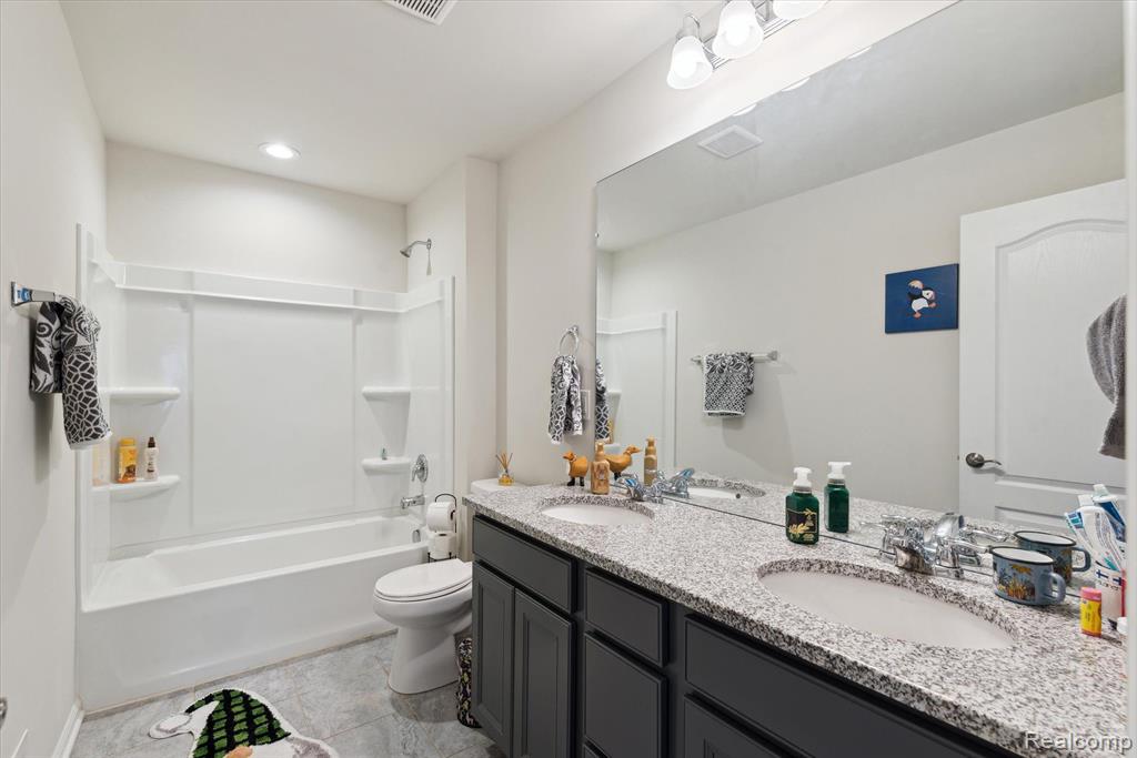 209 Glendale Court, Saline, MI 48176 — Photo 24