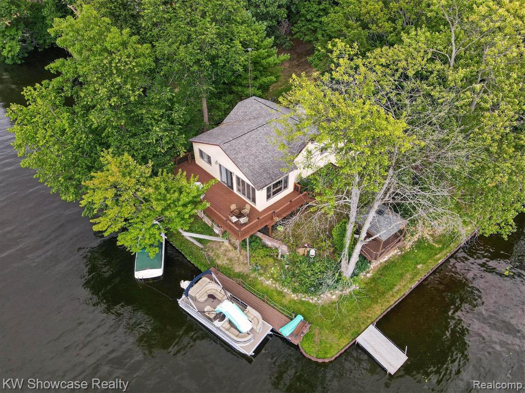 11438 RIVERBANK Lane, Pinckney, MI 48169 — Photo 42
