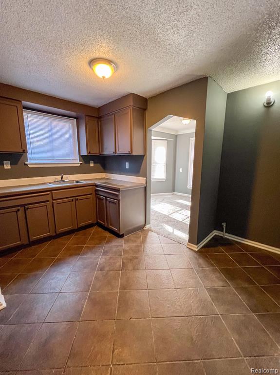 5566 LAKEVIEW Street, Detroit, MI 48213 — Photo 10