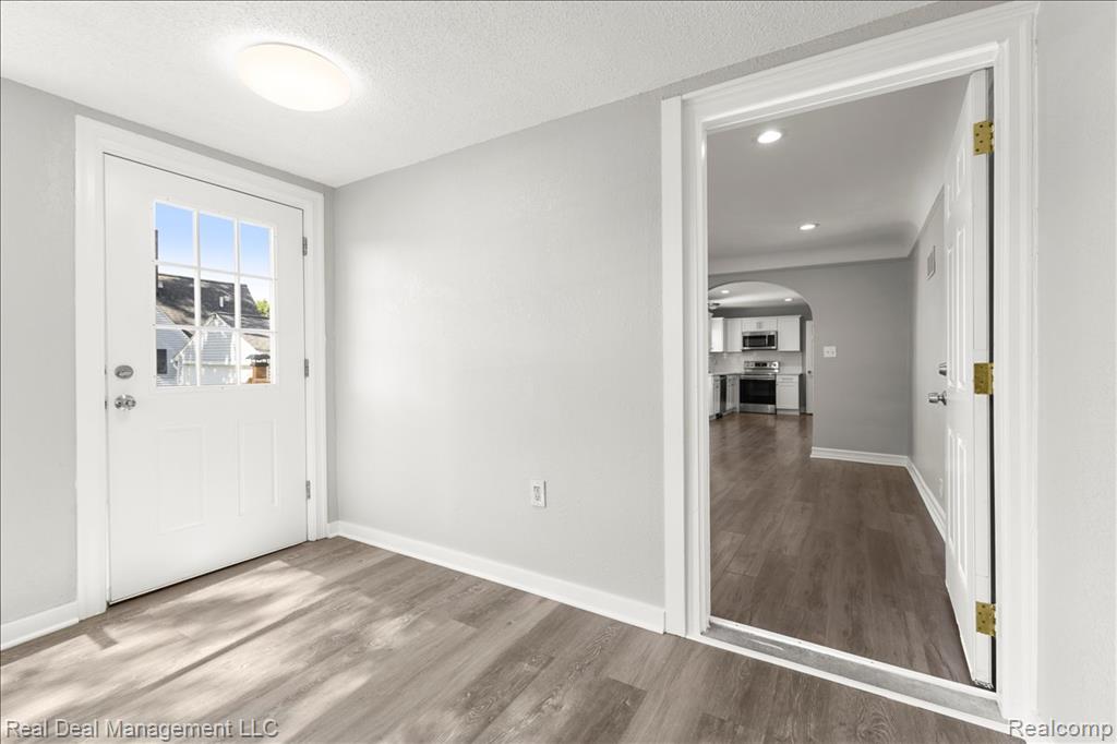 4414 Monroe Avenue, Waterford, MI 48329 — Photo 10
