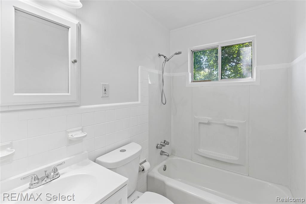 4075 Bristolwood Drive, Flint, MI 48507 — Photo 42