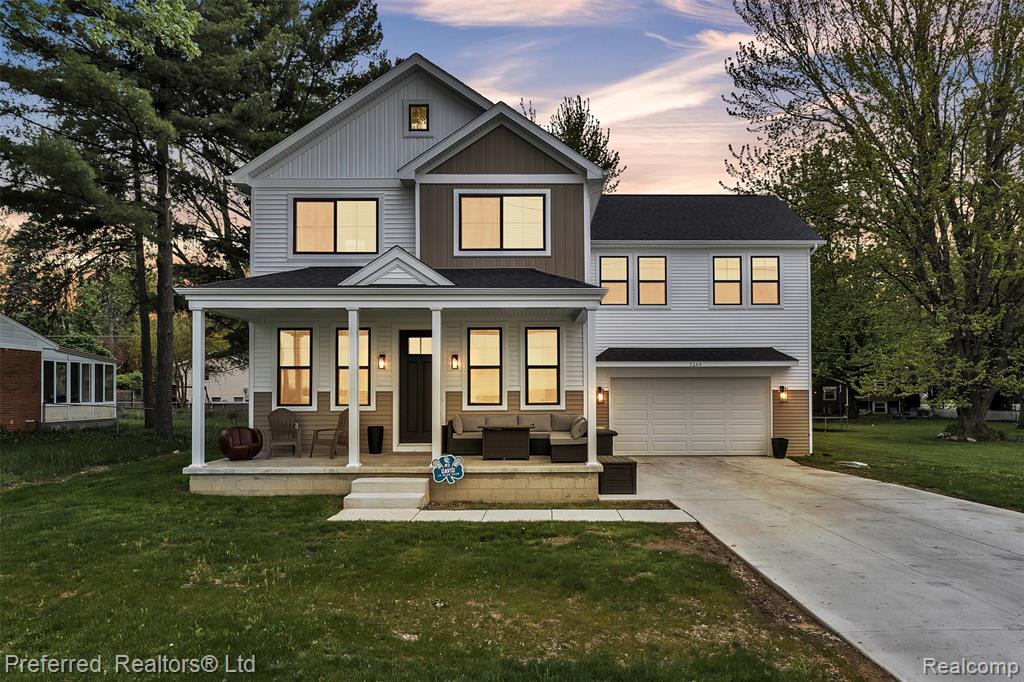 5264 Cooley Lake Road, Waterford, MI 48327