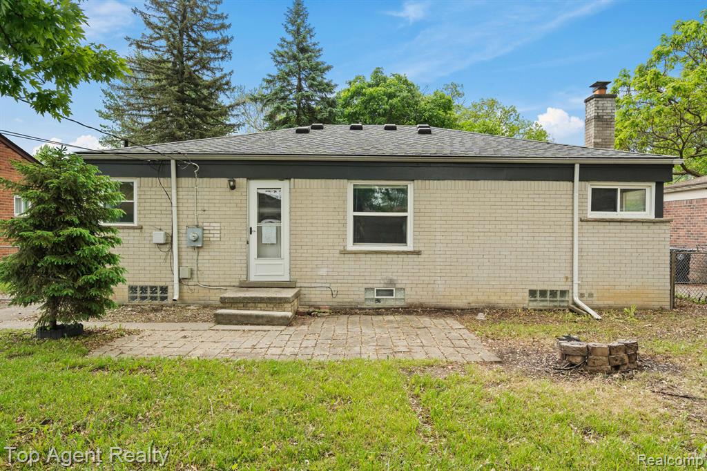 9319 MERRIMAN Road, Livonia, MI 48150 — Photo 26