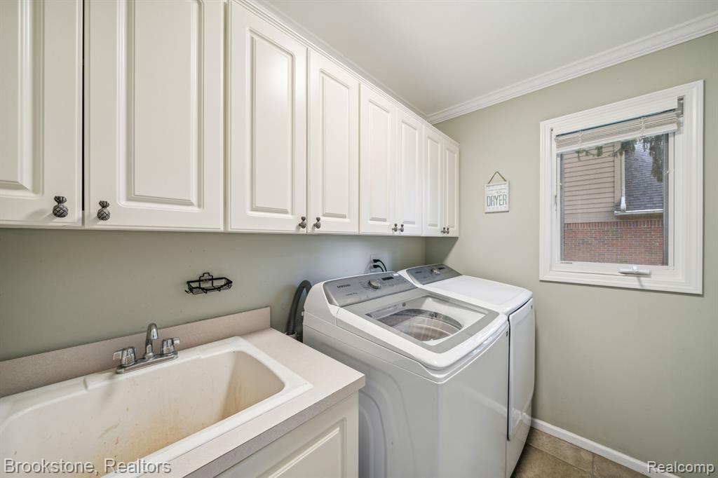576 BLOOMER RIDGE Drive, Rochester, MI 48307 — Photo 19