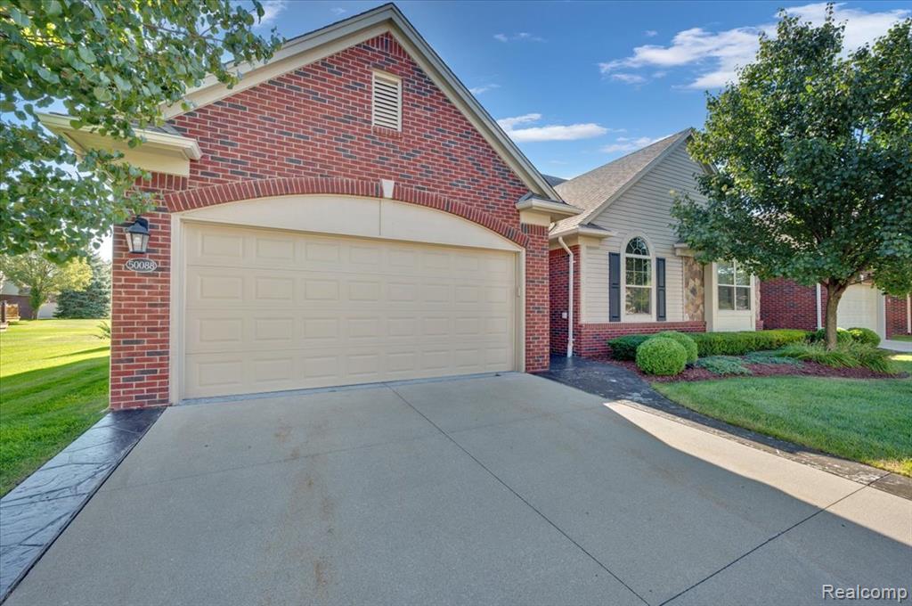 50088 Watling Street, 99, Shelby Twp, MI 48317 — Photo 2