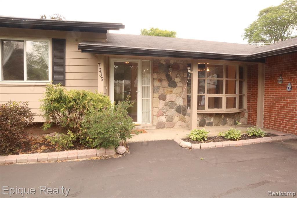 7335 Coach Lane, West Bloomfield, MI — Photo 3