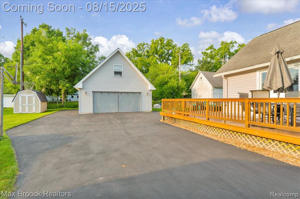 415 W Lake Street, South Lyon, MI 48178 — Photo 28
