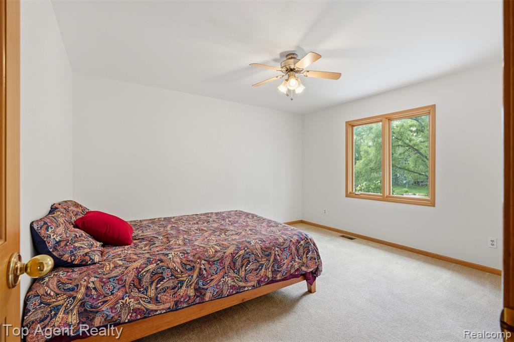 52825 Seven Oaks Drive, Utica, MI 48316 — Photo 26