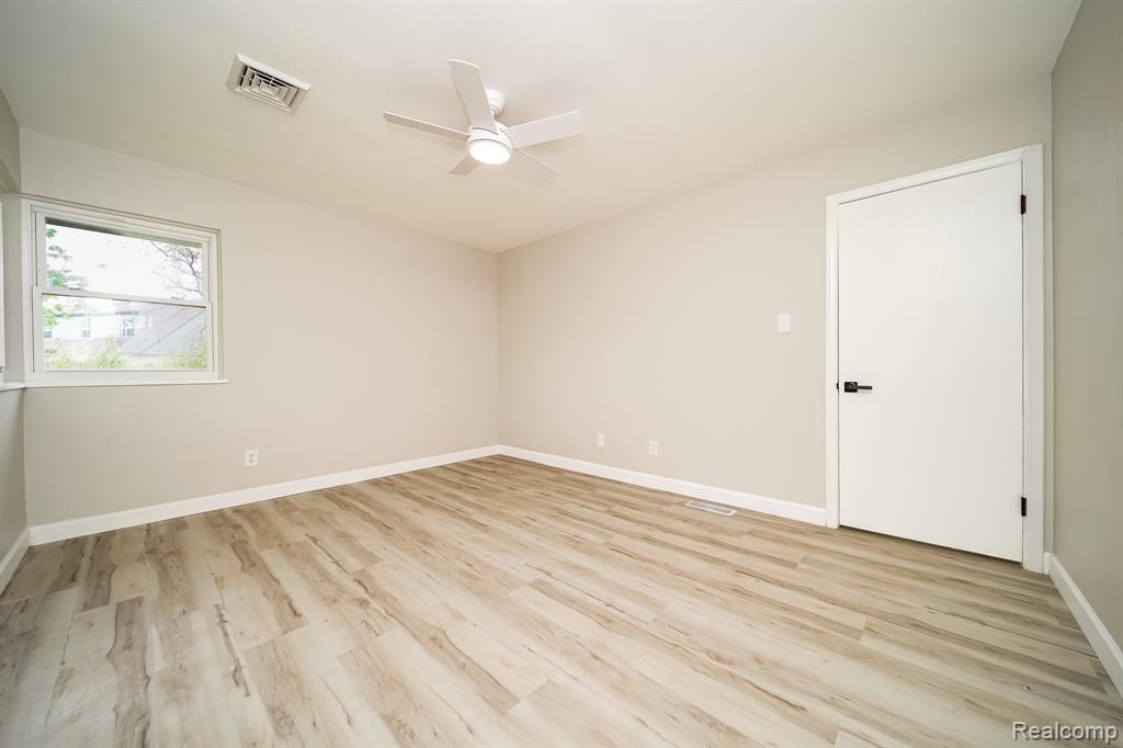 19041 Bungalow Drive, Lathrup Village, MI 48076 — Photo 78