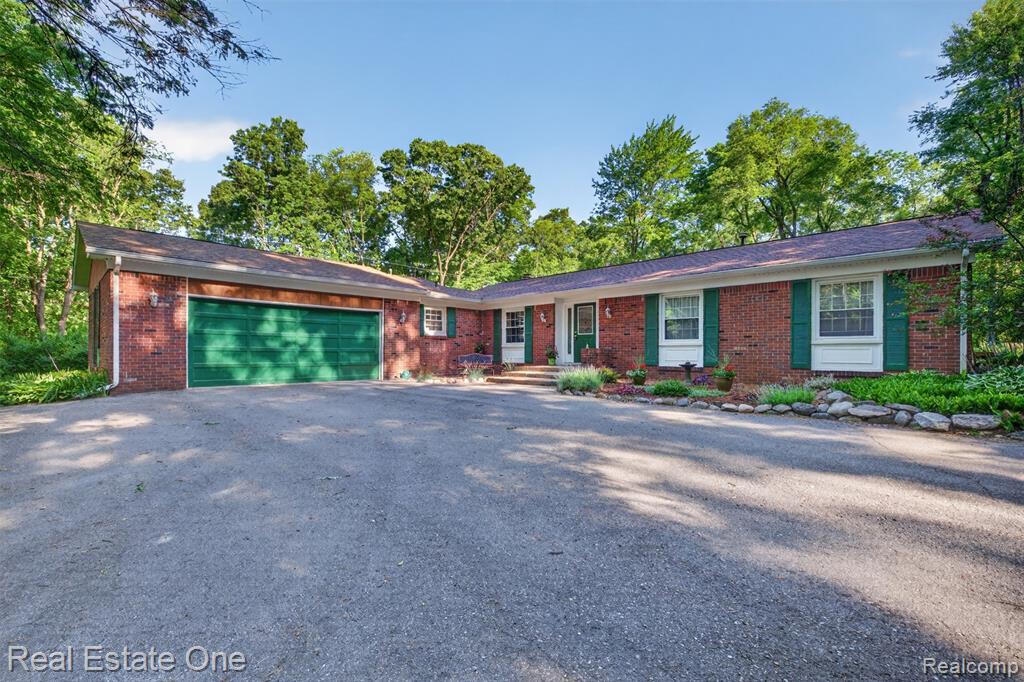 5466 Grange Hall Road, Holly, MI 48442 — Photo 2