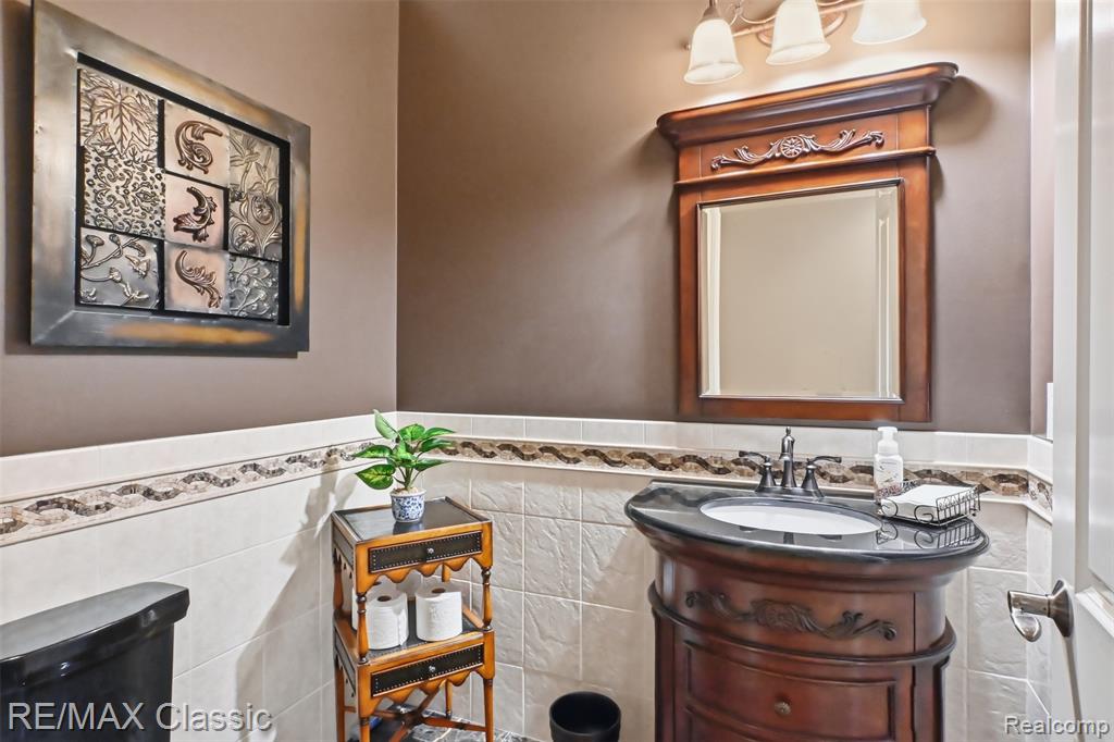 8033 Pine Ridge Court, Northville, MI 48168 — Photo 17