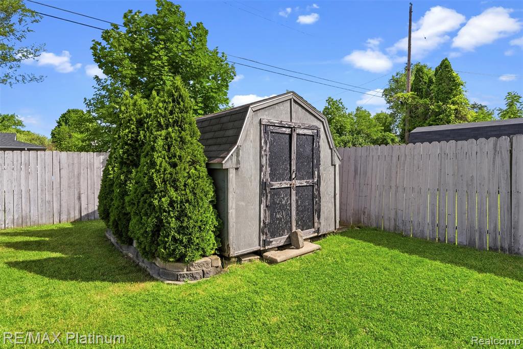 5354 Don Shenk Drive, Swartz Creek, MI 48473 — Photo 37