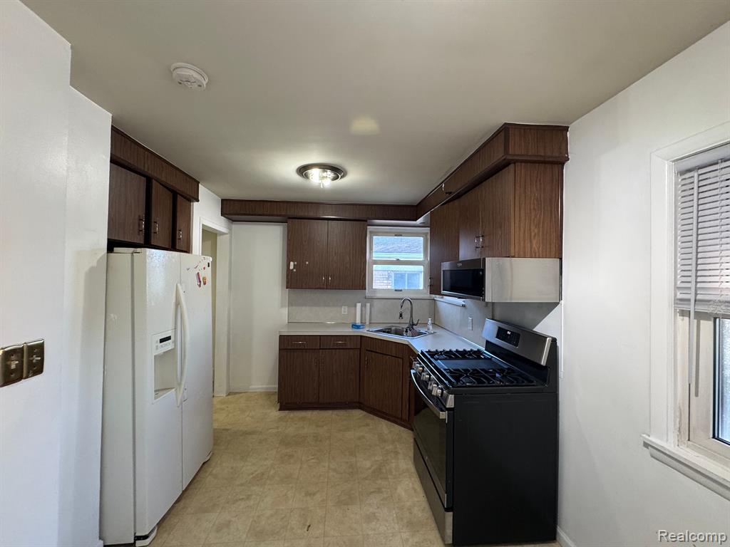 6922 MAYBURN Street, Dearborn Heights, MI 48127 — Photo 5