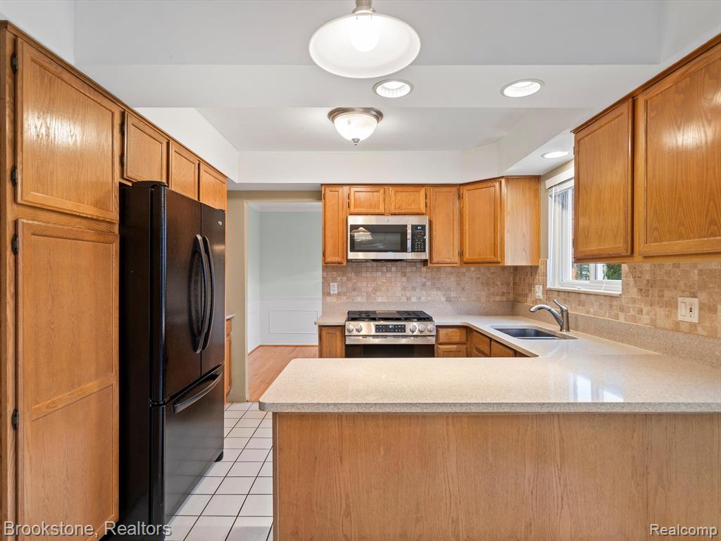 5628 PATTERSON Drive, Troy, MI 48085 — Photo 12