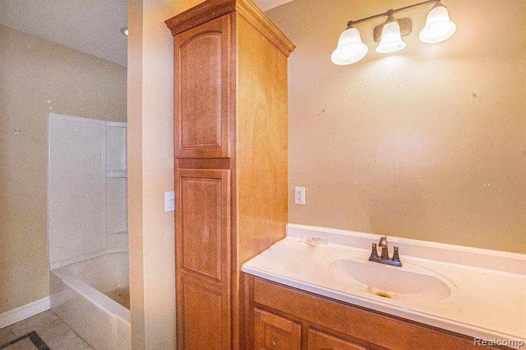 1296 LAKEVIEW Drive, Tipton, MI 49287 — Photo 14