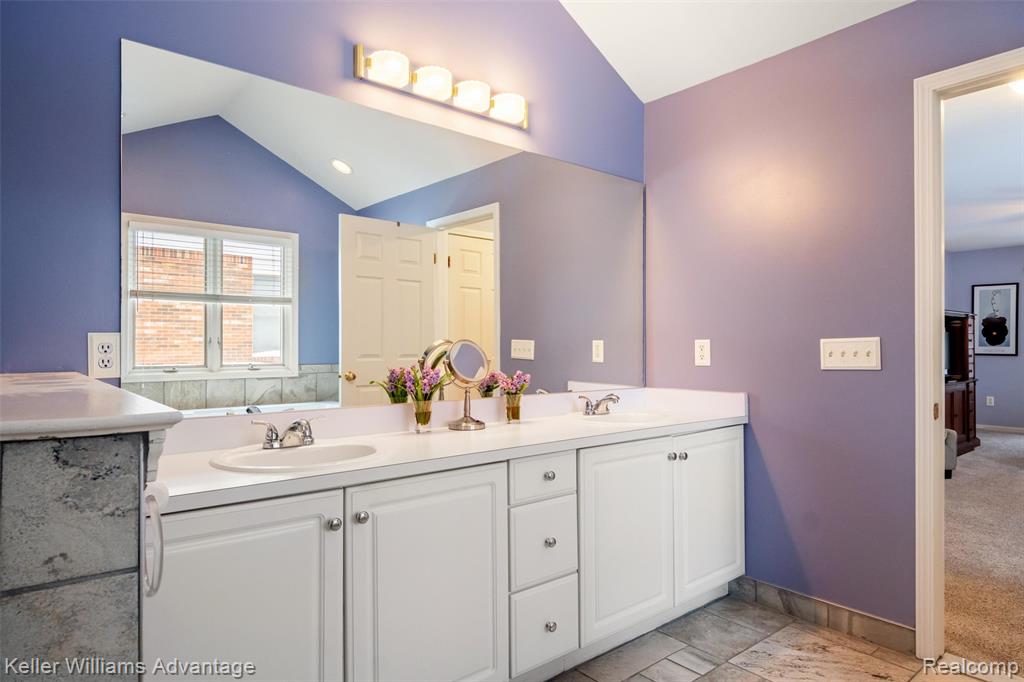 2850 Santia Drive, Troy, MI, 48085