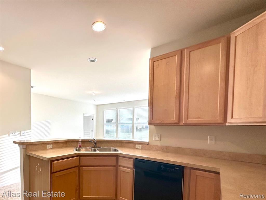 9378 SAND HILL Drive, Grand Blanc, MI 48439 — Photo 10