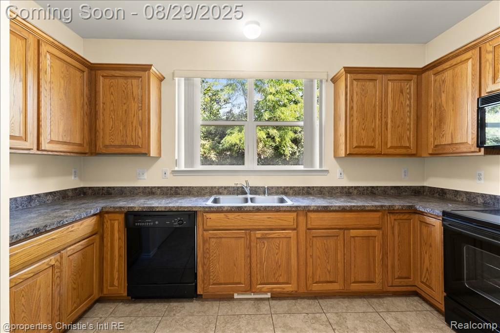 19236 W 11 Mile Road, Lathrup Village, MI 48076 — Photo 10