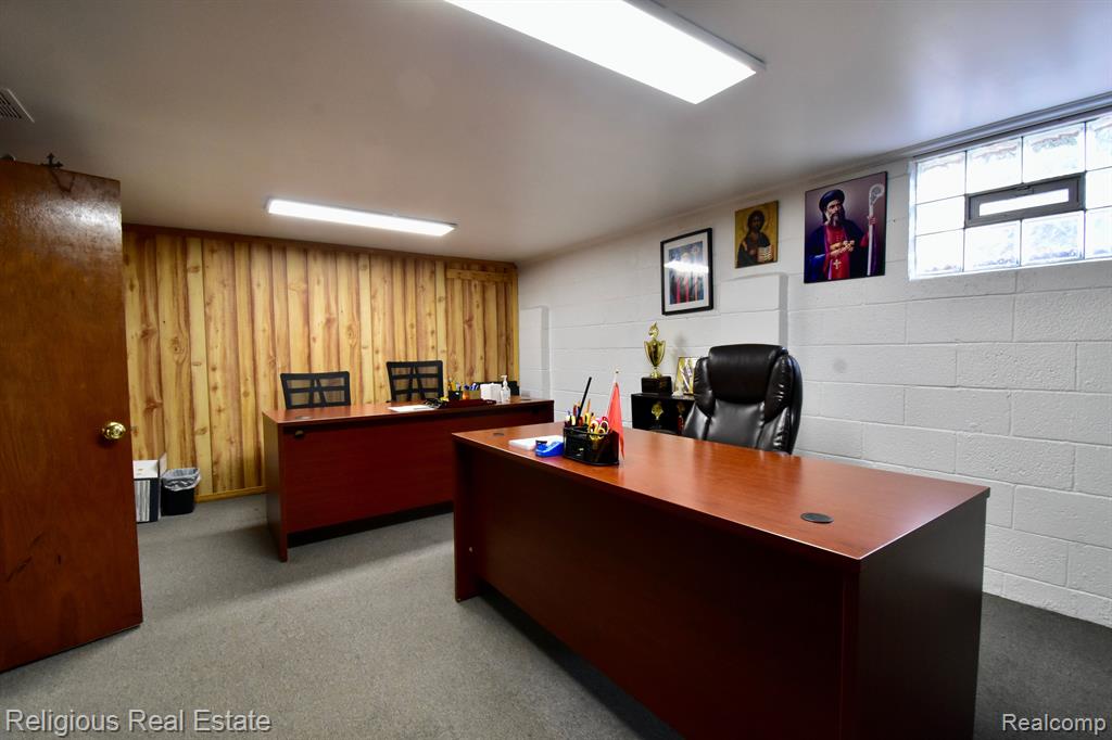 730 E AUBURN Road, Rochester Hills, MI 48307 — Photo 9