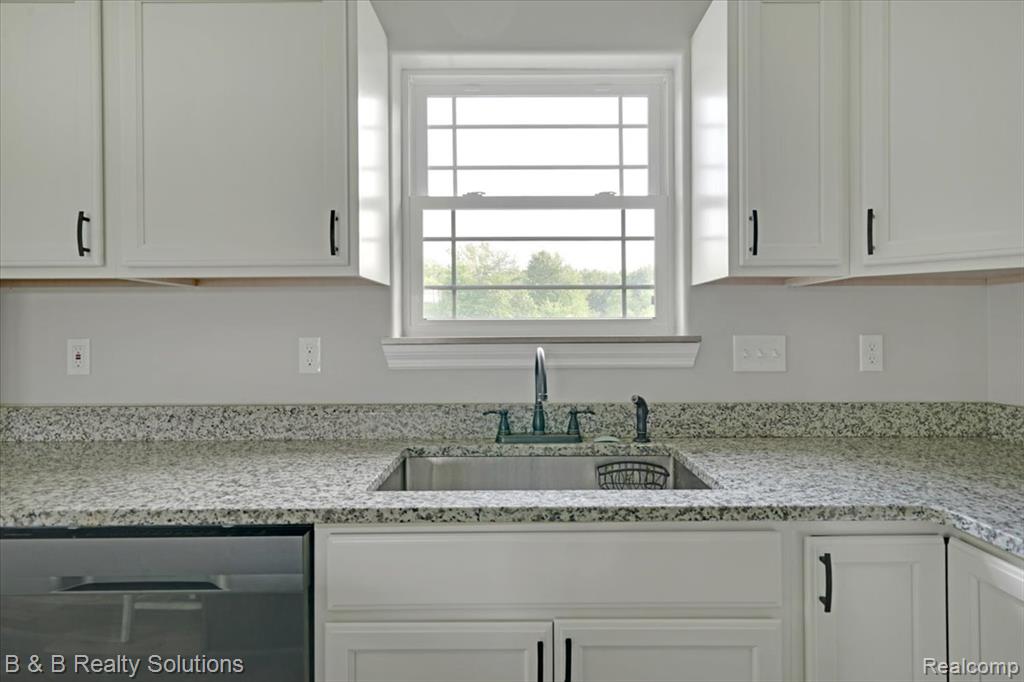 437 Angle Road, Lapeer, MI 48446 — Photo 11