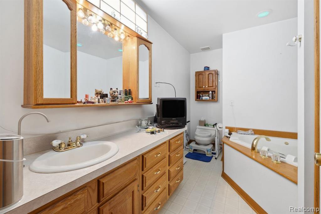 11105 Bohm Road, Byron, MI 48418 — Photo 16