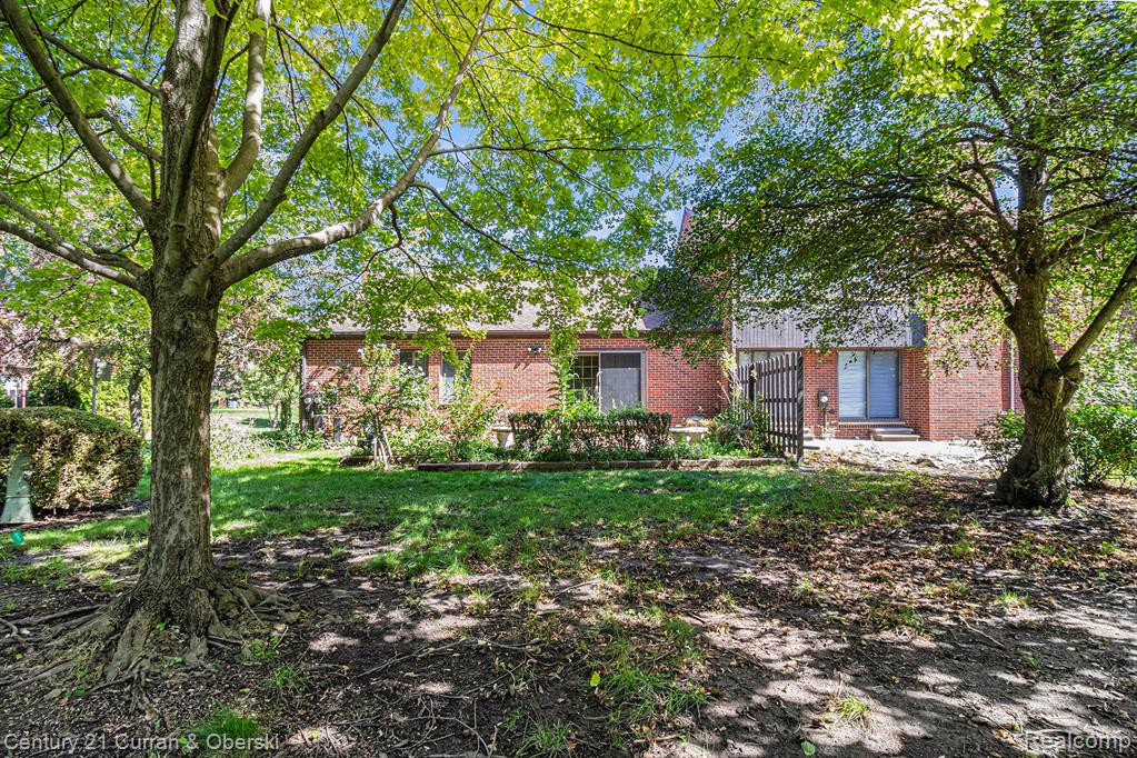 3064 Lindenwood Drive, Dearborn, MI 48120 — Photo 26
