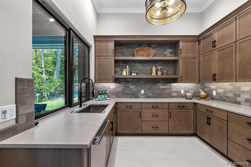 3268 Willis Drive, Oakland, MI, 48306