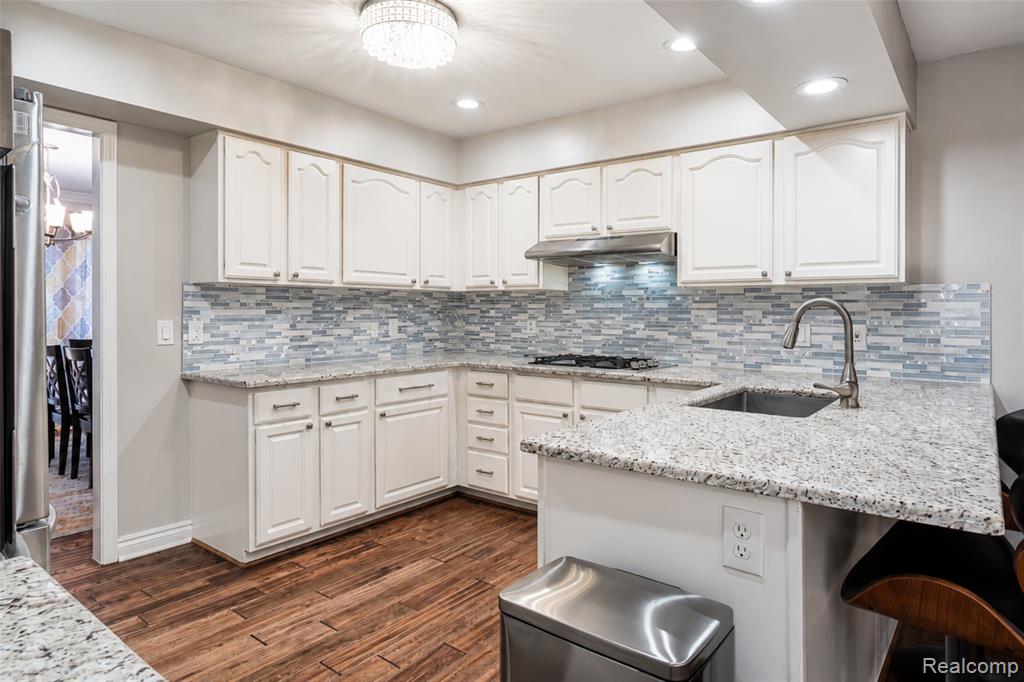 37520 Amber Drive, Farmington Hills, MI 48331 — Photo 24