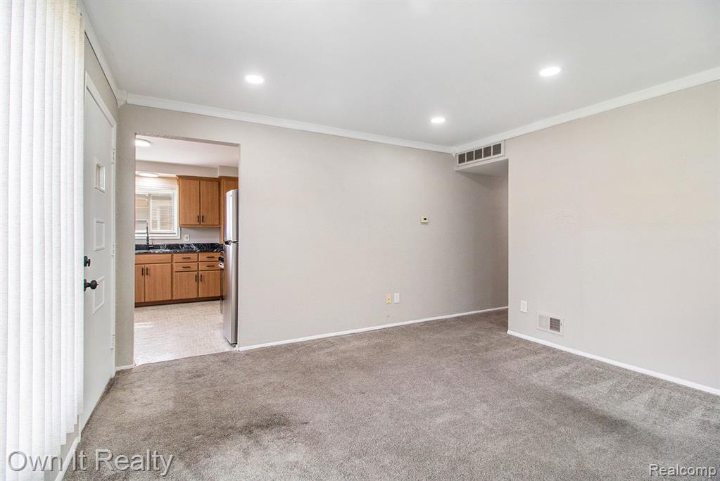 4992 MCKINLEY Street, Dearborn Heights, MI 48125 — Photo 7