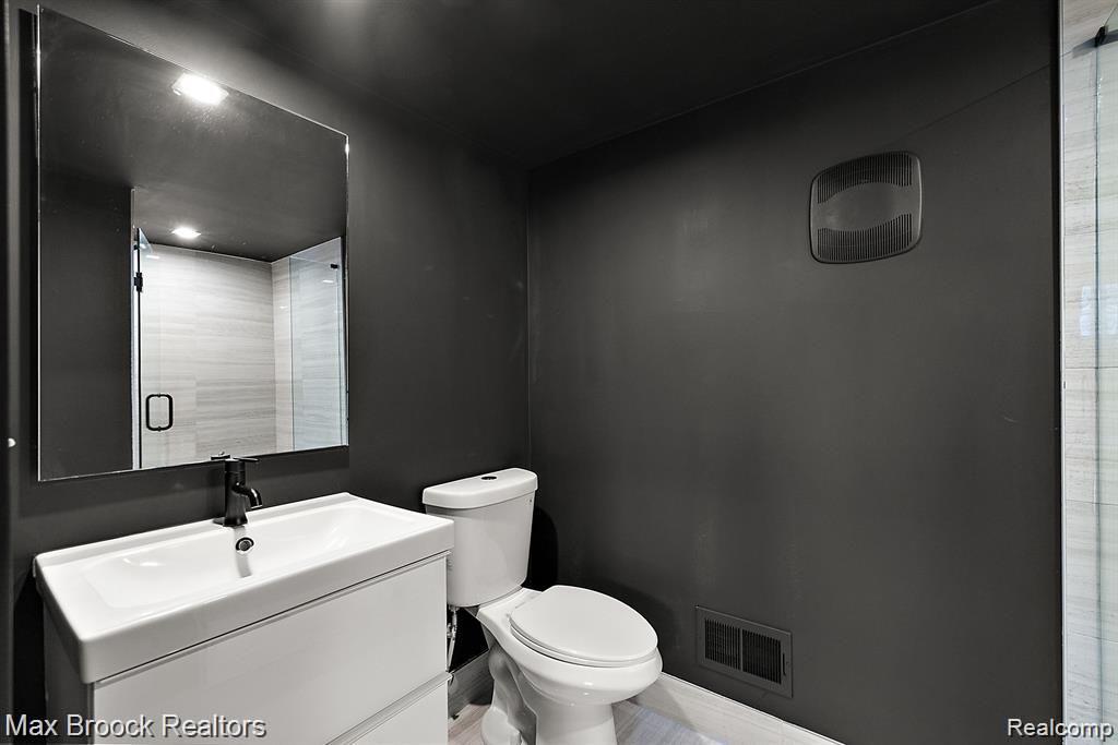 533 E Harrison Avenue, 19, Royal Oak, MI 48067 — Photo 4