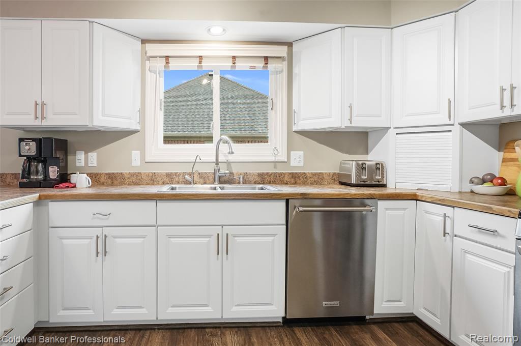43246 Winterfield Drive, Sterling Heights, MI 48314 — Photo 16