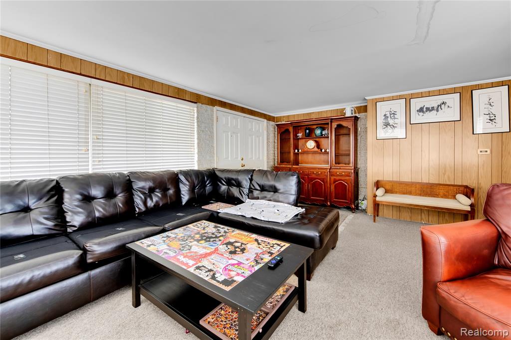 2952 PRYNNE Street, Keego Harbor, MI 48320 — Photo 4