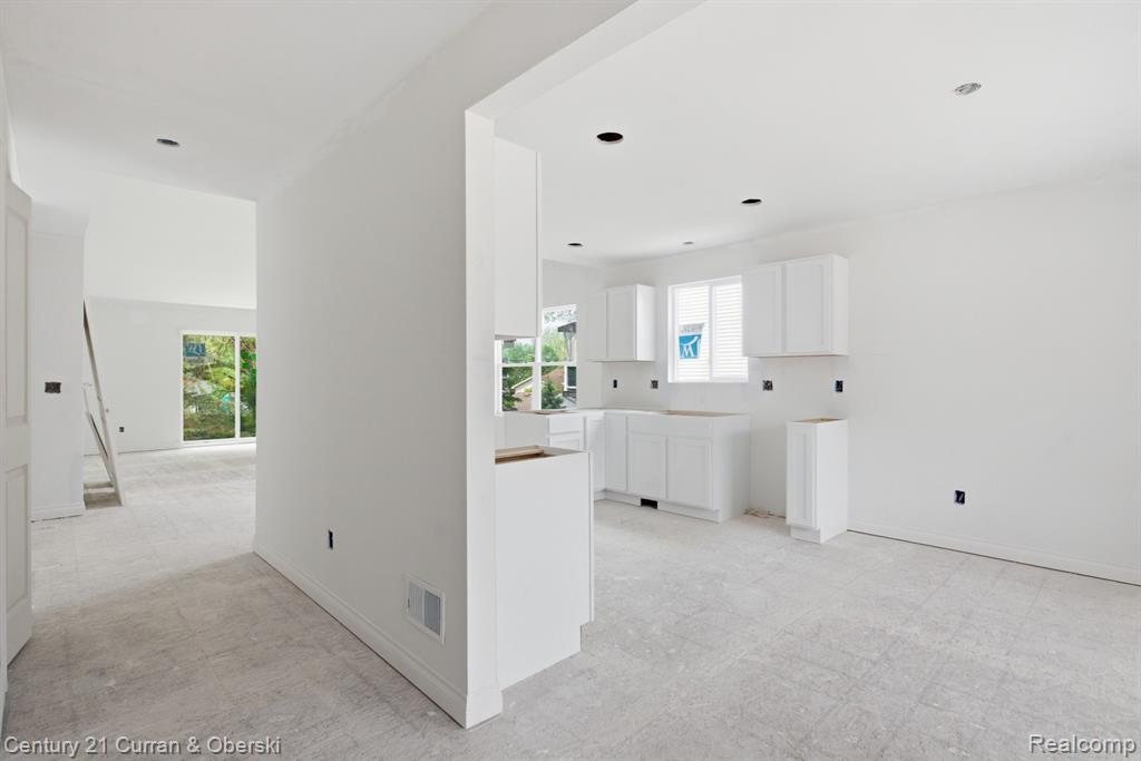 823 Nelsons Ridge Drive, 13, Howell, MI 48843 — Photo 9