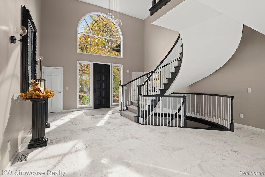 8579 PINE COVE Drive, Commerce Twp, MI 48382 — Photo 20
