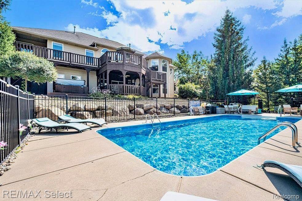 4392 OAK TREE Trail, Fenton, MI 48430 — Photo 3
