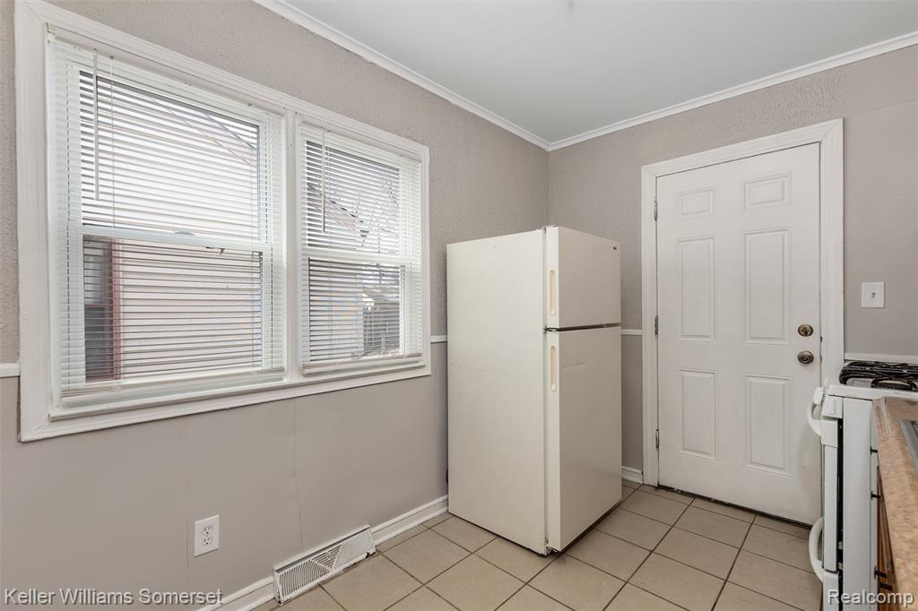 8477 Prospect Avenue, Warren, MI 48089 — Photo 13