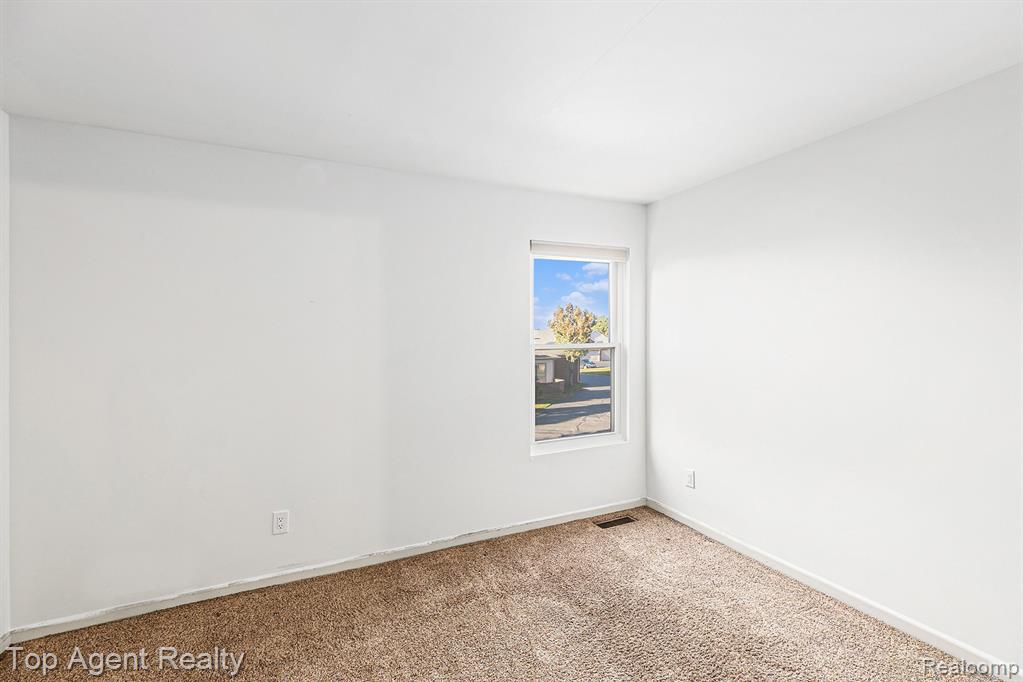 7087 Moore Court, Shelby Twp, MI 48317 — Photo 13